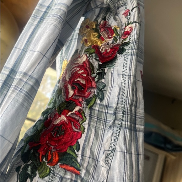 Embroidered button down🦋❤️ - Picture 9 of 13